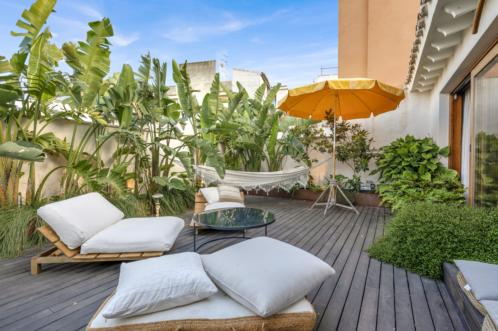 Exclusive Apartment on 2 Levels in Santa Catalina