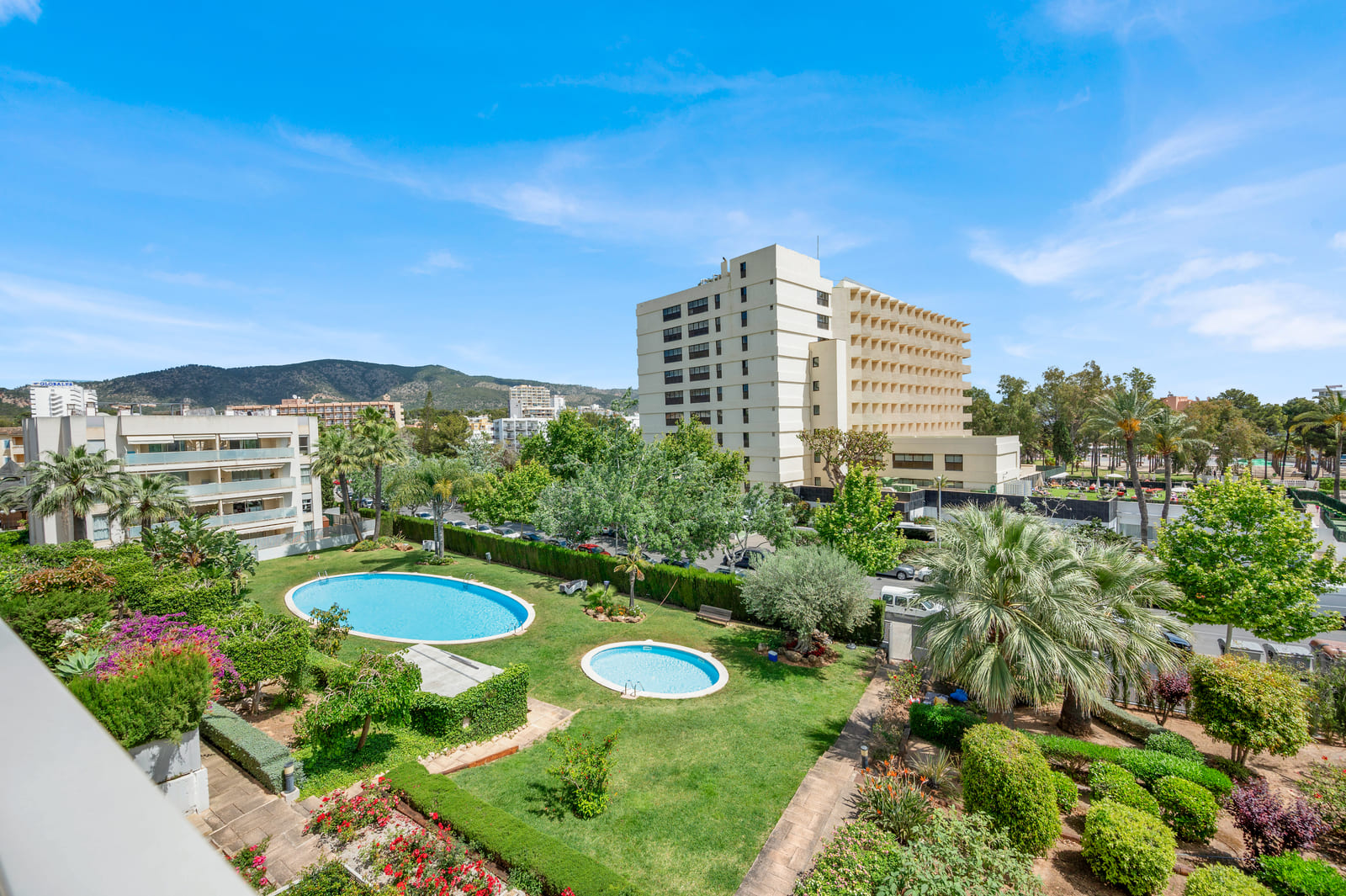 Modern Apartment with Communal Pool in a Quiet Location of Palmanova